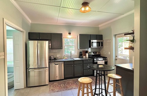 Bloomington House | Modern 2BR Charmer Heart of BloNo