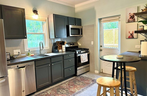 Bloomington House | Modern 2BR Charmer Heart of BloNo