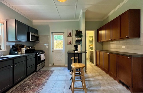 Bloomington House | Modern 2BR Charmer Heart of BloNo