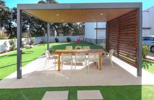 Fatima Apartment | Modern Apartment With Garden