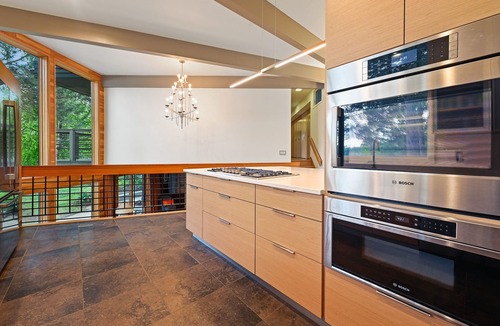 Stevens Point House | Modern Lake House w/Hot Tub, Game Room & Relaxing Views
