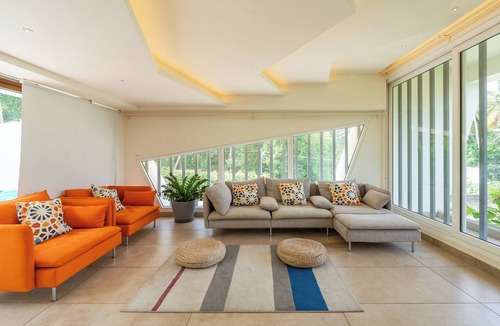 Neyyattinkara Villa | Modern Wedge House