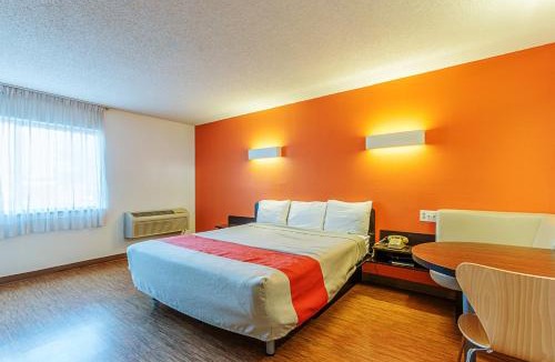 Wisconsin Rapids Hotel | Motel 6-Wisconsin Rapids, WI