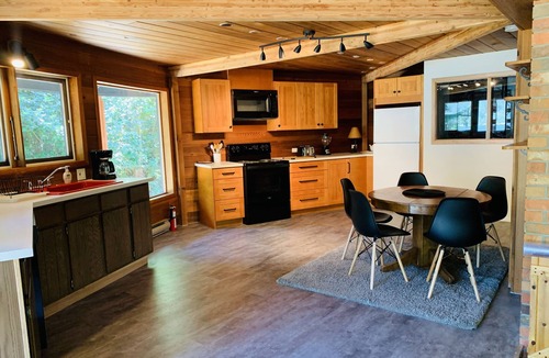 Nelson House | Nelson Beach Chalet 5 Bedroom Waterfront House