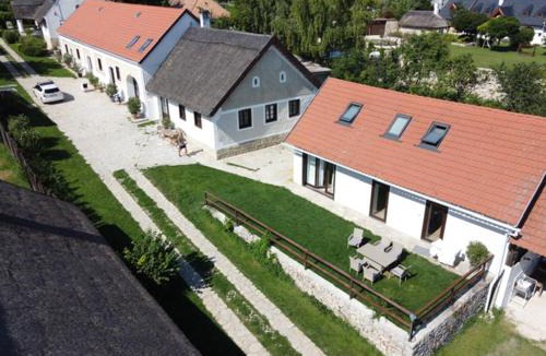 Pecsely Apartment | Nemespécsely Udvarház