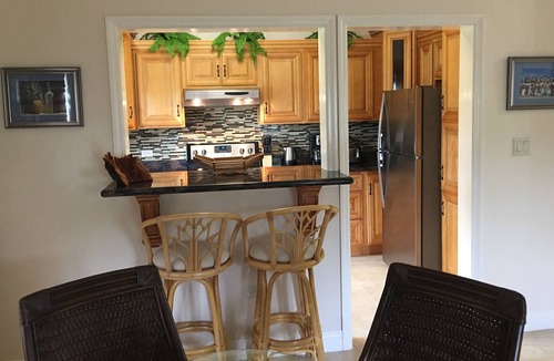 Estate Two Friends Apartment | New Listing! Nature's Ridge. Relaxing Vacation In The Lush Tropical Rain Forest