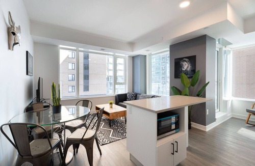 Civic Hospital - Experimental Farm - Central Park Apartment | Ottawa - The Lennox 2BB
