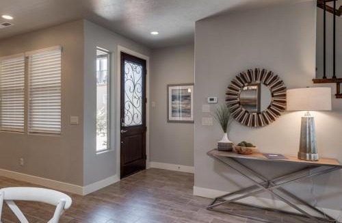 Santa Clara House | Paradise VIllage 72Fire Pit, Private Hot Tub, Xbox, Pink Pong, Community Amenities