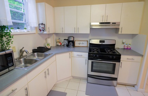 Estate Mount Pleasant West Apartment | Peaceful Hideaway