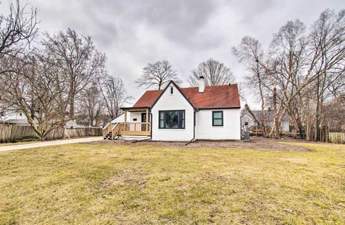Normal House | Pet-Friendly Uptown Normal Home Steps to ISU