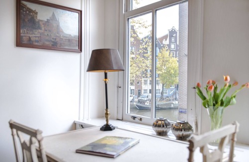 Jordaan House | Picture perfect 1650 house overlooking Prinsengracht canal - luxury with charm