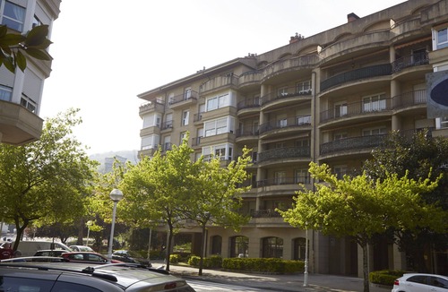 Antiguo Apartment | Playa de Ondarreta 2 by FeelFree Rentals