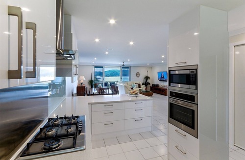 Hamilton Island Apartment | Poinciana Lodges -Ocean Views