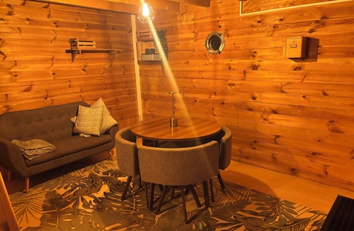 Lachapelle-sous-Chaux Cabin | pond-side cottage