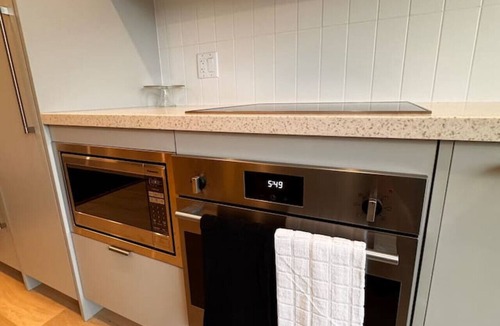 Rossland Apartment | Premium RED Mountain Lodging