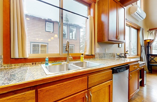 Hyak House | Private all-season cabin within walking distance of the lifts, fireplace, & deck