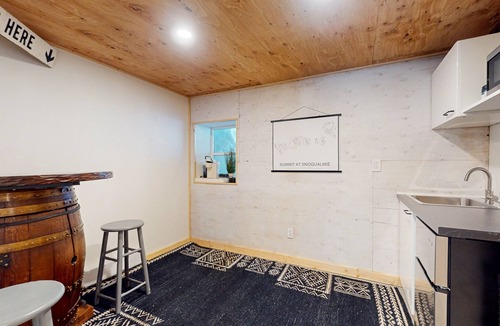 Hyak Cabin | Private, alpine modern A-frame near lake & lifts with firepit & wood stove