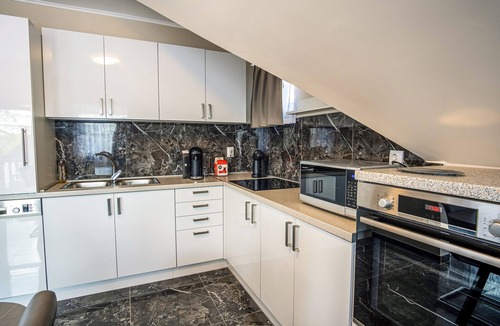 Balatonkeresztur House | Private Luxury Apartment - LuxViln- Private Pooln- Whole Housen- E-Car Charging