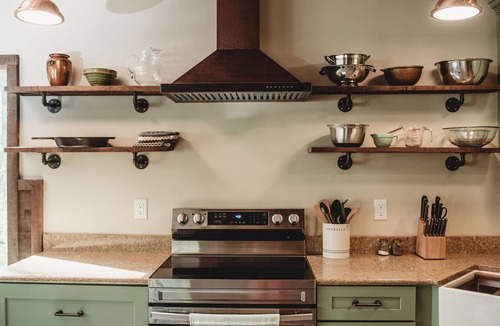 Creal Springs Cabin | Private retreat in the woods with hiking and fishing