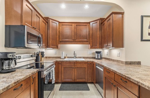 Lewiston House | Prospect Delight - River Views, Historic Home, Walk To Town!