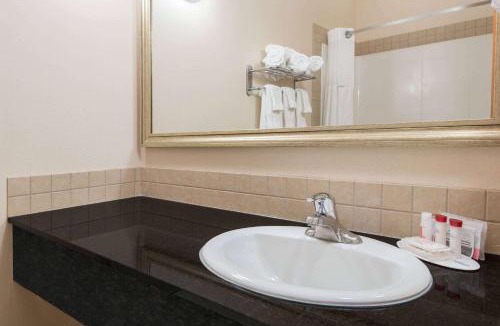 Wainwright Hotel | Ramada by Wyndham Wainwright