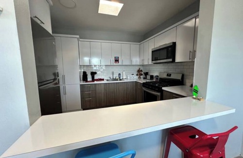 Borinquen Apartment | Revolutionary Escape! 3-BD Lolita Lebron, 4 mins to beach with Backup Generator!