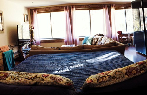 Phoenicia Apartment | Romantic sky loft with steam shower and giant tub. Breweries and hiking nearby