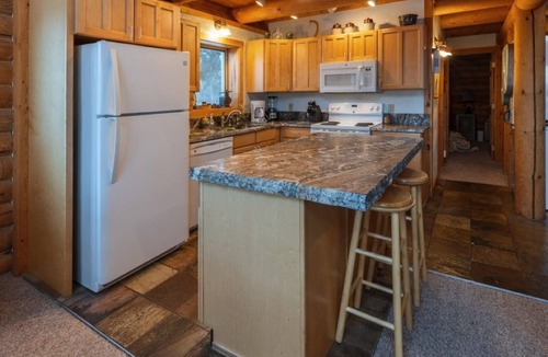 Ashton Cabin | Secluded Lakefront Log Cabin, Wildlife and Fishing Paradise, Pet Friendly
