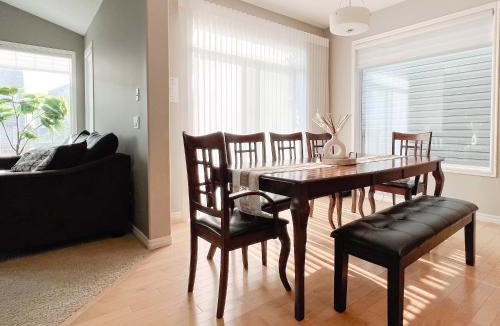 Kincora Villa | Serene and Secure Home Sweet Home with Office, 15 min to Airport, 20 min to Downtown, 90 min to Banff