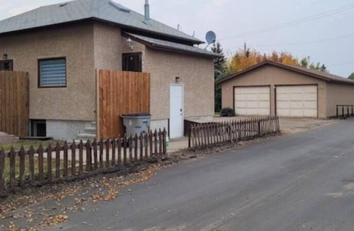 Wainwright House | Small House in Downtown Wainwright