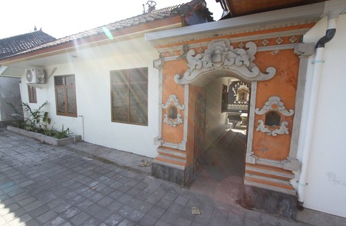 Batu Bolong Apartment | Spacious and Clean Studio Space in a traditional Balinese family compound