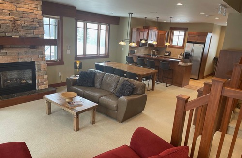 Rossland House | Spectacular 4 BDRoom Creekside Condo at RED Mountain