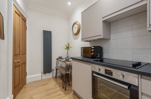 Edinburgh Apartment | Spectacular City Centre Apartment. Sleeps up to 4. Brand New!