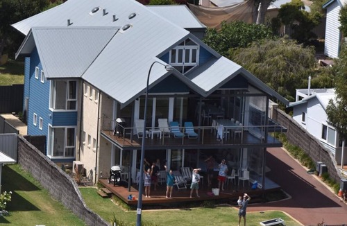 Rockingham Apartment | STARFISH Condo/Apartment - Holiday Retreat with Amazing Beachfront Aspect