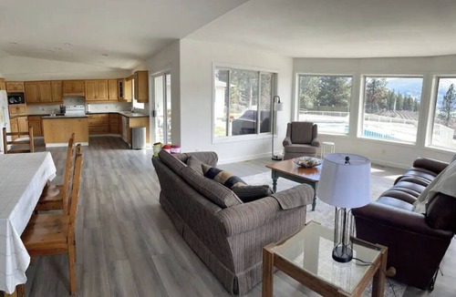 Okanagan-Similkameen House | StoneRidge vineyard, view + pool