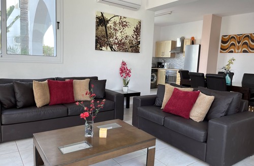 Pernera Villa | Stunning 3 Bed villa, Private pool,Wifi,Mins to the Beach & amenites