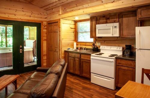 Equality House | Stunning Cabin with Hot-tub and Fireplace in Herod, Illinois