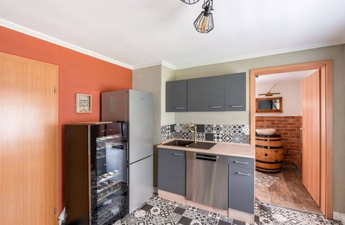 Oybin House | Stunning private villa for 10 guests with hot tub, WIFI, TV, patio and pets allowed