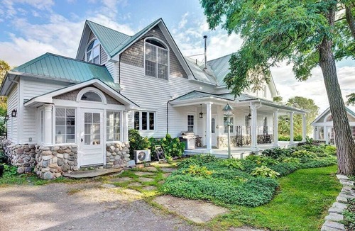 Aylmer House | Stunning waterfront home, 25min to downtown Ottawa