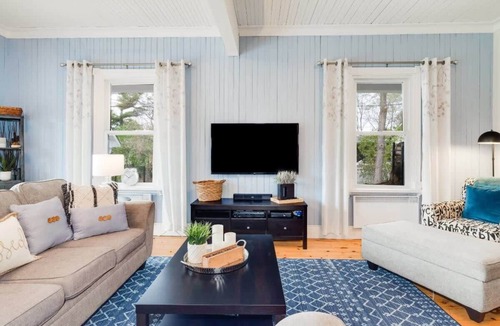 Aylmer House | Stunning waterfront home, 25min to downtown Ottawa