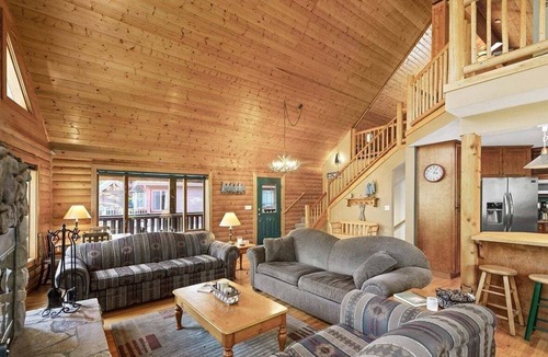 Hyak Cabin | Summit Log Cabin With Hot Tub & Sauna