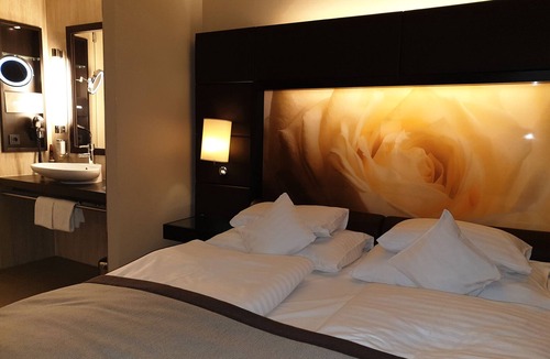 Piskopiano House | Sun Shine Senior Suite Full View
