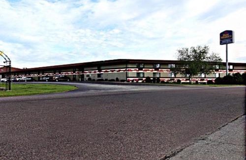 Black River Falls Hotel | SureStay Plus Hotel by Best Western Black River Falls