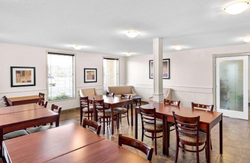 Hardisty Hotel | SureStay Plus Hotel by Best Western Hardisty