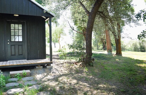 Harvard RV Rental | Tent Platform 4 | Pond View Glamping Tent