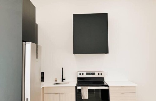 Woodstock Apartment | The Charlotte - King