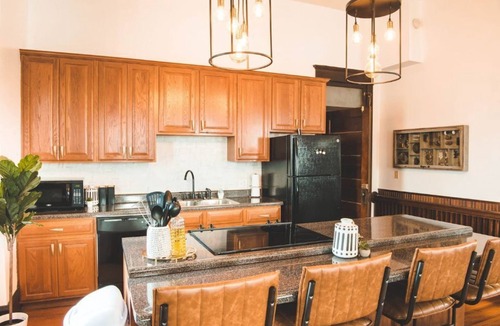 El Paso Apartment | The Courthouse Loft - History with a hot tub!