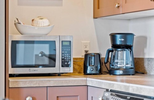 Kayenta House | The Crescent Moon - 2 bed 2 bath Suite W/Red Rock Views