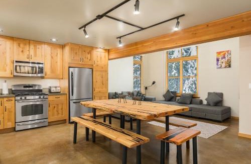 Rossland Ski Chalet | The Mountain Project #2