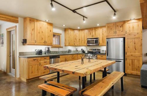 Rossland Ski Chalet | The Mountain Project #2